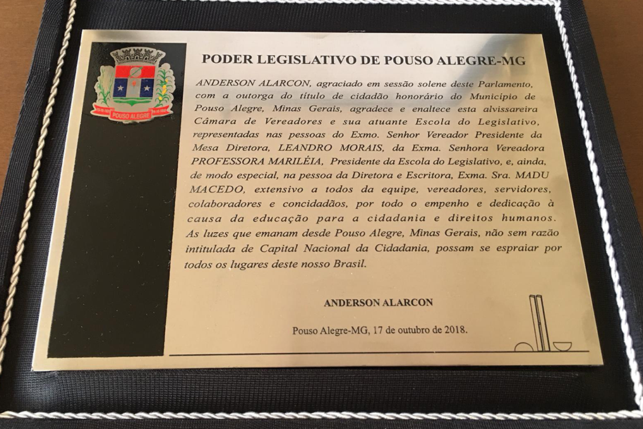 Imagem 1 da notícia: Câmara recebe placa de agradecimento de embaixador da Constituição em Miúdos